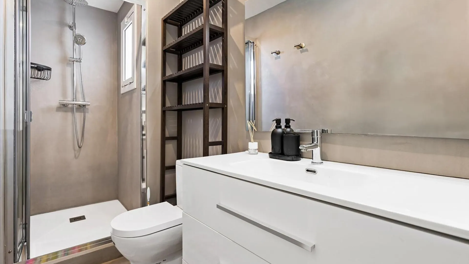 Апартаменты Charming 1Br With Terrace Near El Carmel Барселона